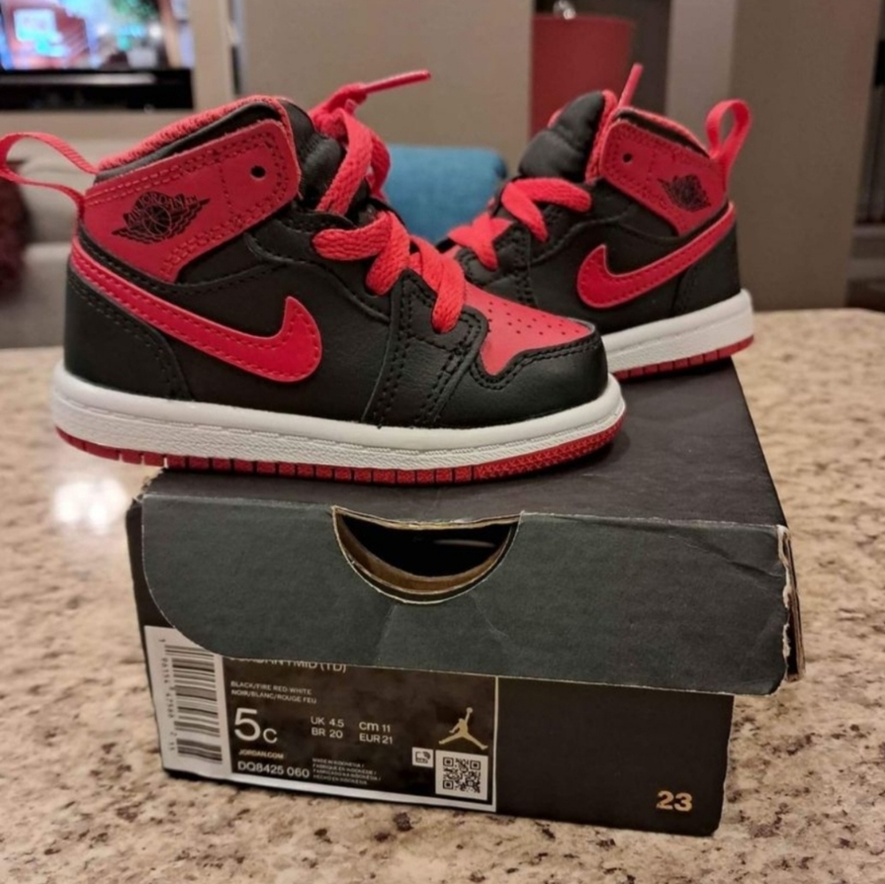 Jordan 1 Mid Toddler size 5